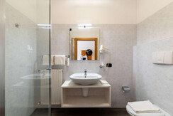 05-Eden-Marone-camera