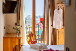 10-Eden-Marone-camera