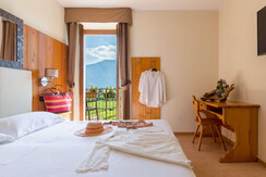 1-Eden-Marone-camera