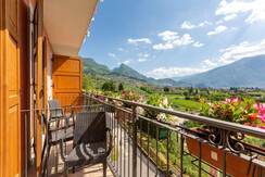 102-Eden-Marone-camera