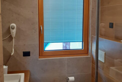 genzianella bagno finestra