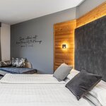  Photo of 4-bed room, shower, modern conveniences