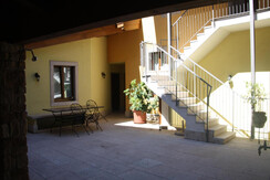 piazzetta interna - entrata appartamento 5