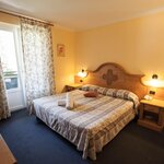 Foto di Camera country mat. balcone Dolomiti BB