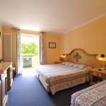 Foto di Camera country matr. balcone vista lago BB