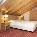  Foto von Familienzimmer