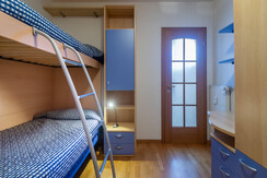 camera con letti singoli a castello