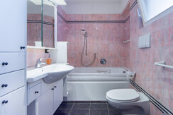 bagno con vasca idromassaggio