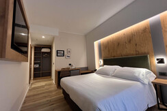 classic-room-balcony-hotel-america6