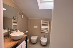 Deluxe-hotel-america-bathroom1