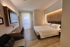 classic-room-balcony-hotel-america5