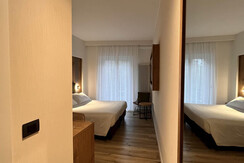 classic-room-balcony-hotel-america-bathroom1