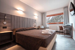 camera-tripla-superior