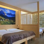  Foto von Vierbettzimmer, Dusche, WC, Bergseite