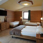  Foto von Vierbettzimmer, Dusche, WC, Bergseite