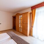  Foto von Familienzimmer, Dusche, WC, Bergseite