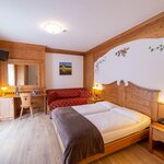  Foto von Dreibettzimmer, Dusche, WC, Bergseite