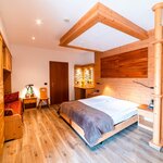  Foto von Dreibettzimmer, Dusche, WC, Bergseite