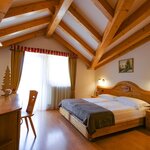  Foto von Dreibettzimmer, Dusche, WC, Bergseite