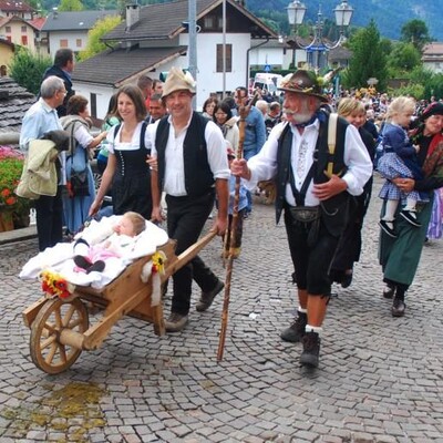 Gran-festa-del-Desmontegar-Desmontegada-Primiero-D
