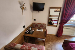 c75fb131-93d7-4925-b145-6d91b9de58bd