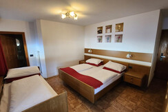 128304d7-44a7-485e-8487-415e39252260