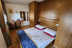 e85bf42e-9fe7-42e7-bad8-7831f5c3986d