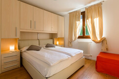 1. Bilocale con giardino_Camera da letto