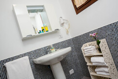 4. Bilocale con giardino_Bagno