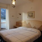  foto van CAMERA DOPPIA con vista lago (da sud ovest nord