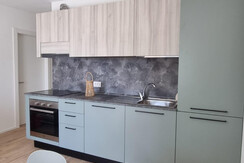 Cucina piano terra con porta chiusa