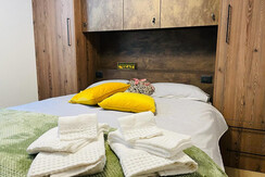 4dc706d9-d177-4ca7-8bd5-77eadcf66e83