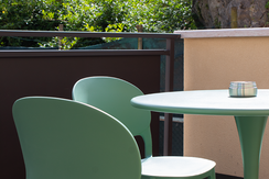 Terrazzo, dettaglio tavolo esterno