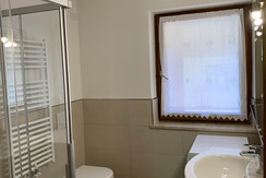 D8F90B44-8CC2-4041-BFAD-72D676BA5C9F