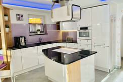 0BA48C24-5977-46F1-8E25-BCC60A66E873