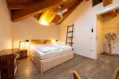 Ampia camera da letto