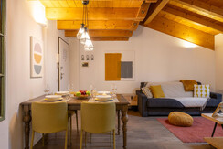 Soggiorno accogliente con divano letto