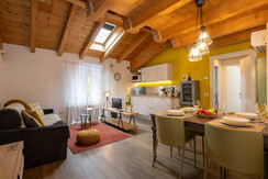 Luminoso soggiorno con velux