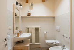 Bagno moderno con doccia