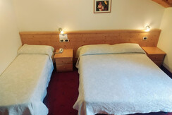 1. Camera matrimoniale 2 ad. + 1 bambino