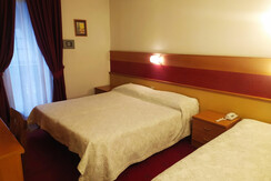 2. Camera matrimoniale 2 ad. + 1 bambino