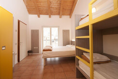 Camera per famiglie con balcone