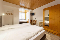 10 - Camera Tripla (2)