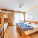  Photo of Family room