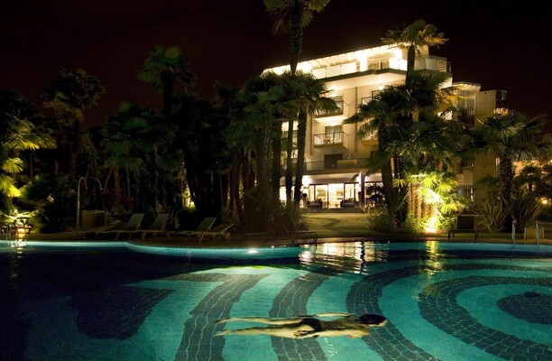 KLR foto - ParcHotelFlora - parco e piscina 12