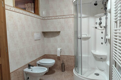 Pegghy_BagnoPianoT_vasoDoccia