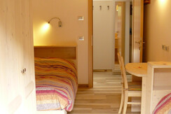 Bedroom with two single beds