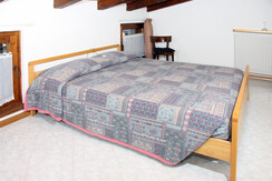 particolare letto camera matrimoniale