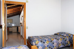 ingresso in camera con 2 letti singoli