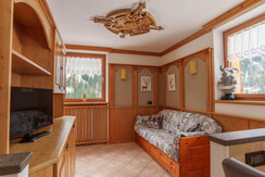 Cucina con soggiorno